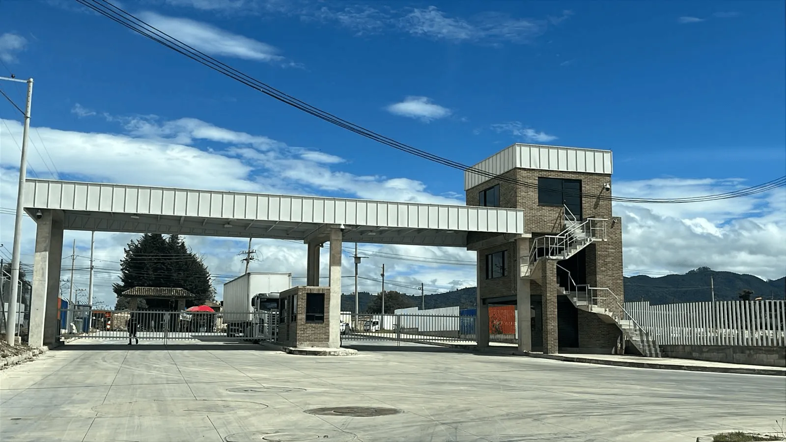 Entrada del centro de distribución - Marjeff